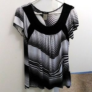 🌼Black & White shirt With Escada black pants Bundle🌼